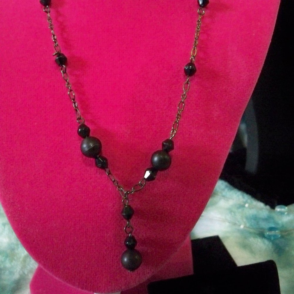 BEAUTIFUL BLACK BEADS ON GUNMETAL COLOR CHAIN VERY DELICATE LOOKING